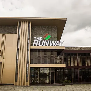 Hotel The Runway
